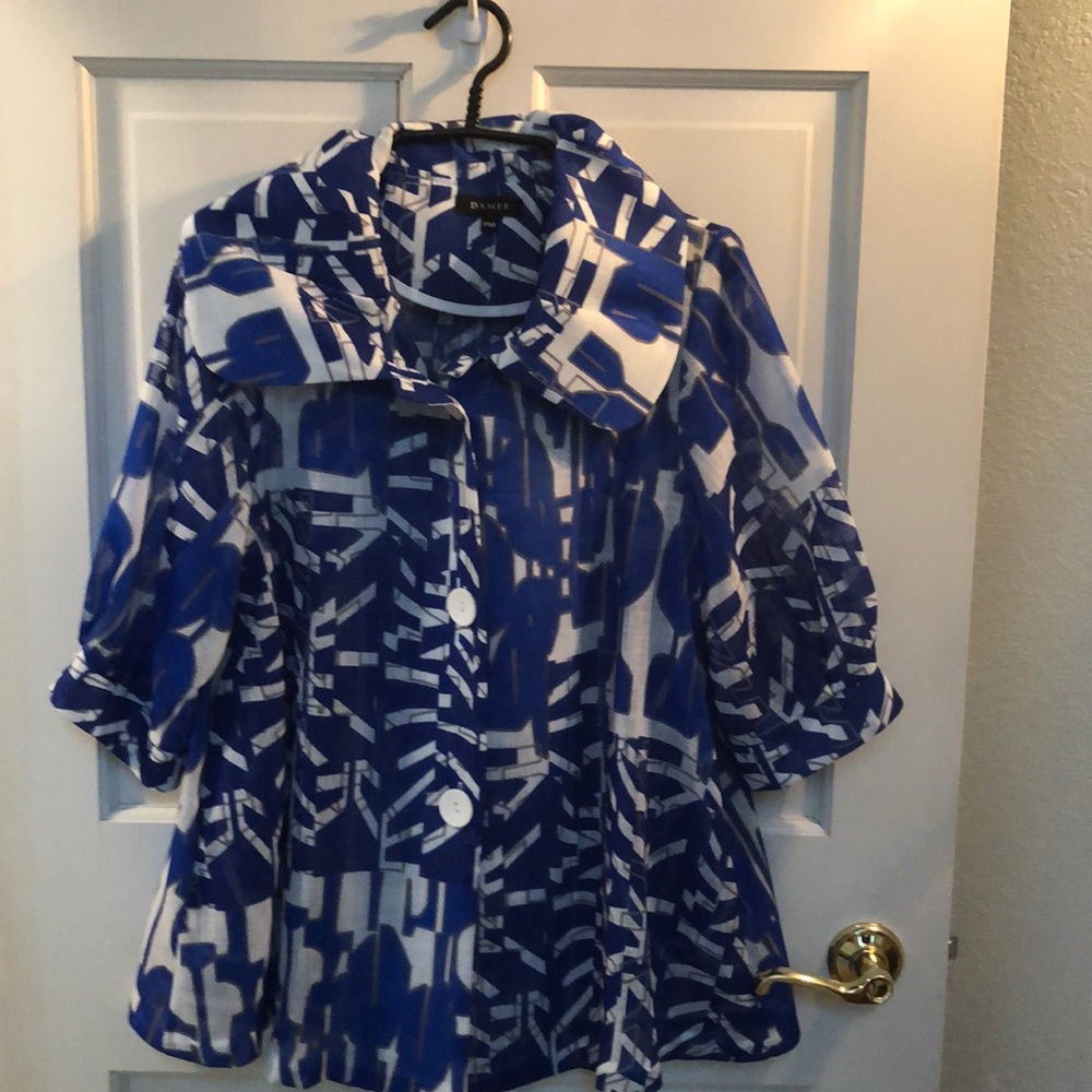 Dame jacket, fits a size 12: 3/4 sleeve.  full, pleated collar frames face.